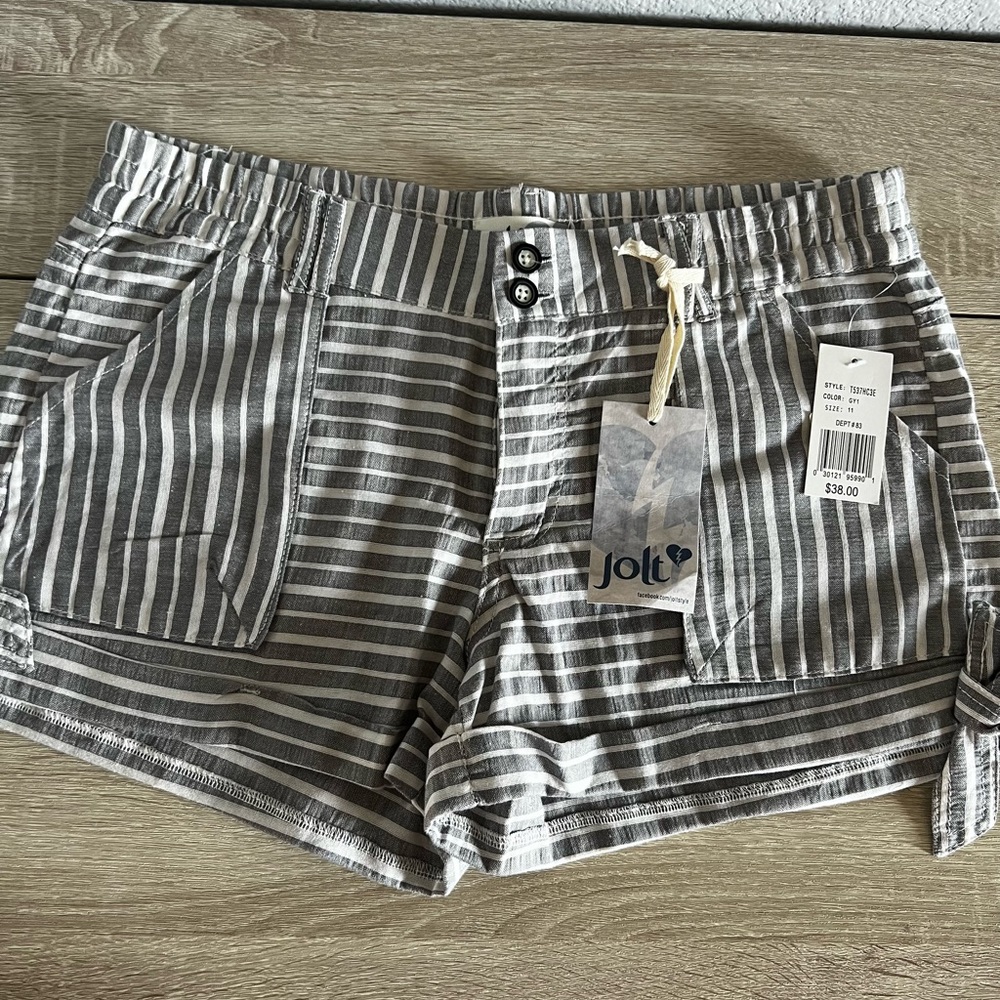 New Jolt grey and white shorts. Size juniors 11.